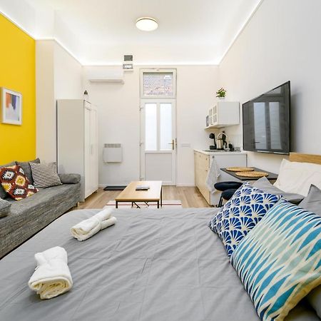 Stylish Yellow Suite In The Heart Of Budapest Esterno foto