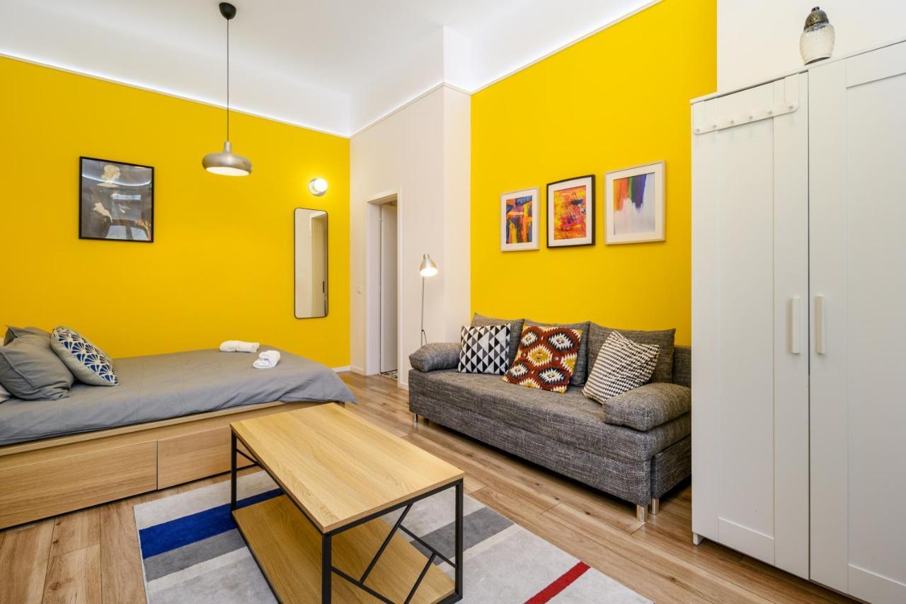 Stylish Yellow Suite In The Heart Of Budapest Esterno foto