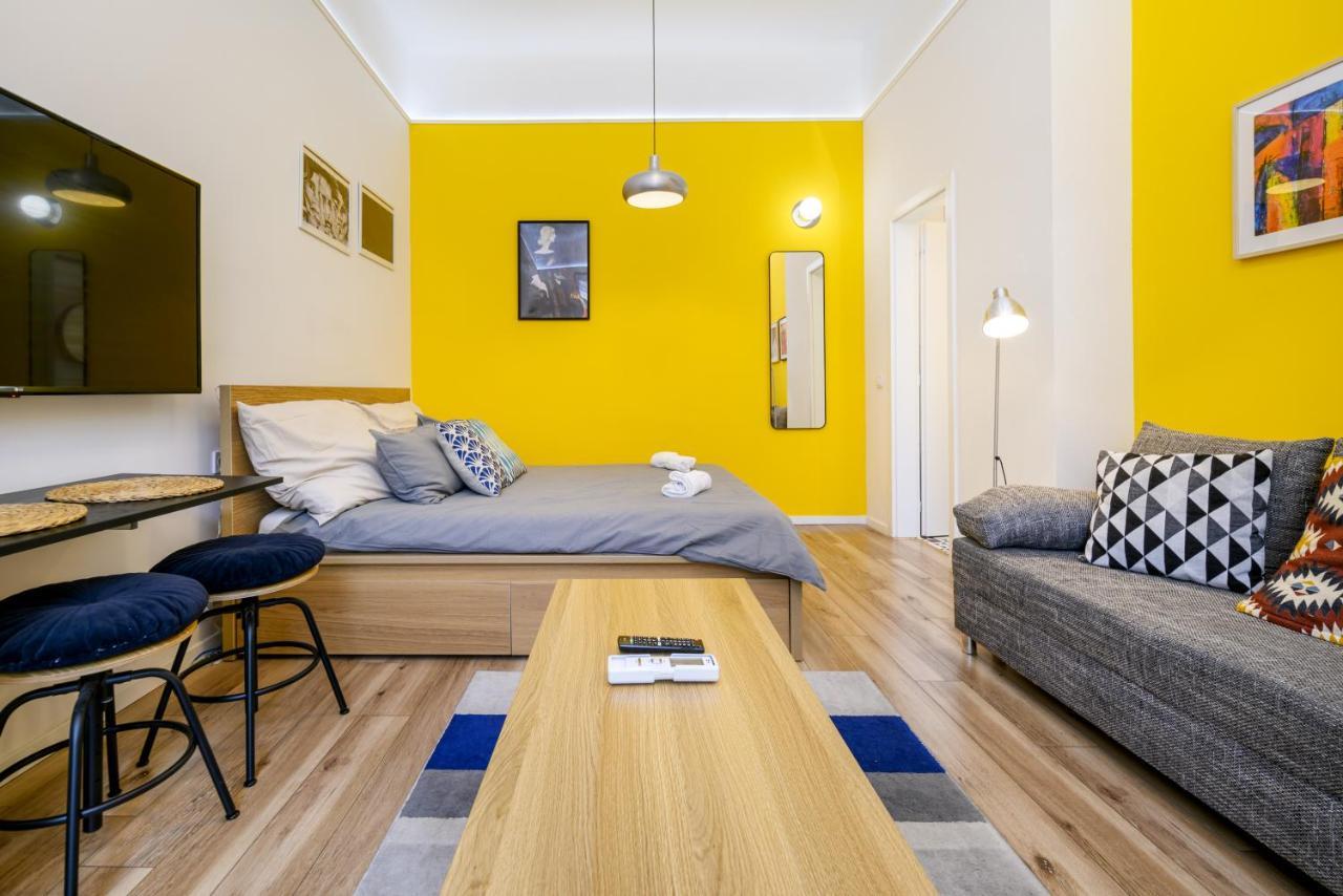 Stylish Yellow Suite In The Heart Of Budapest Esterno foto