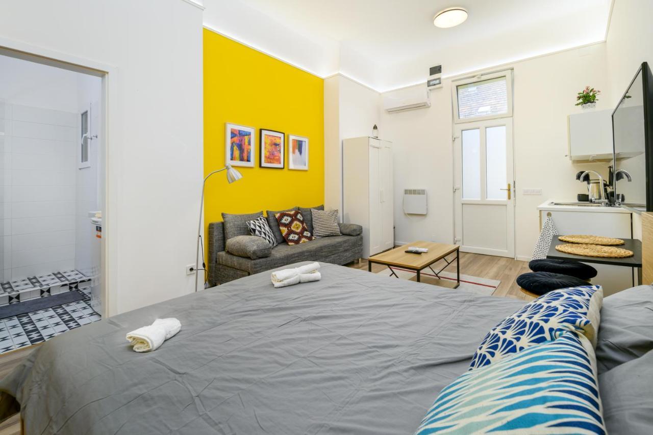 Stylish Yellow Suite In The Heart Of Budapest Esterno foto