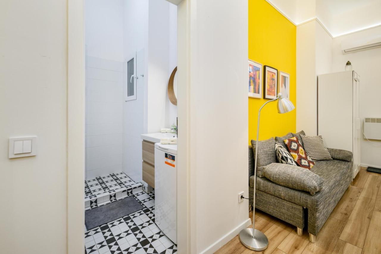 Stylish Yellow Suite In The Heart Of Budapest Esterno foto