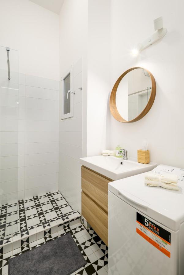 Stylish Yellow Suite In The Heart Of Budapest Esterno foto