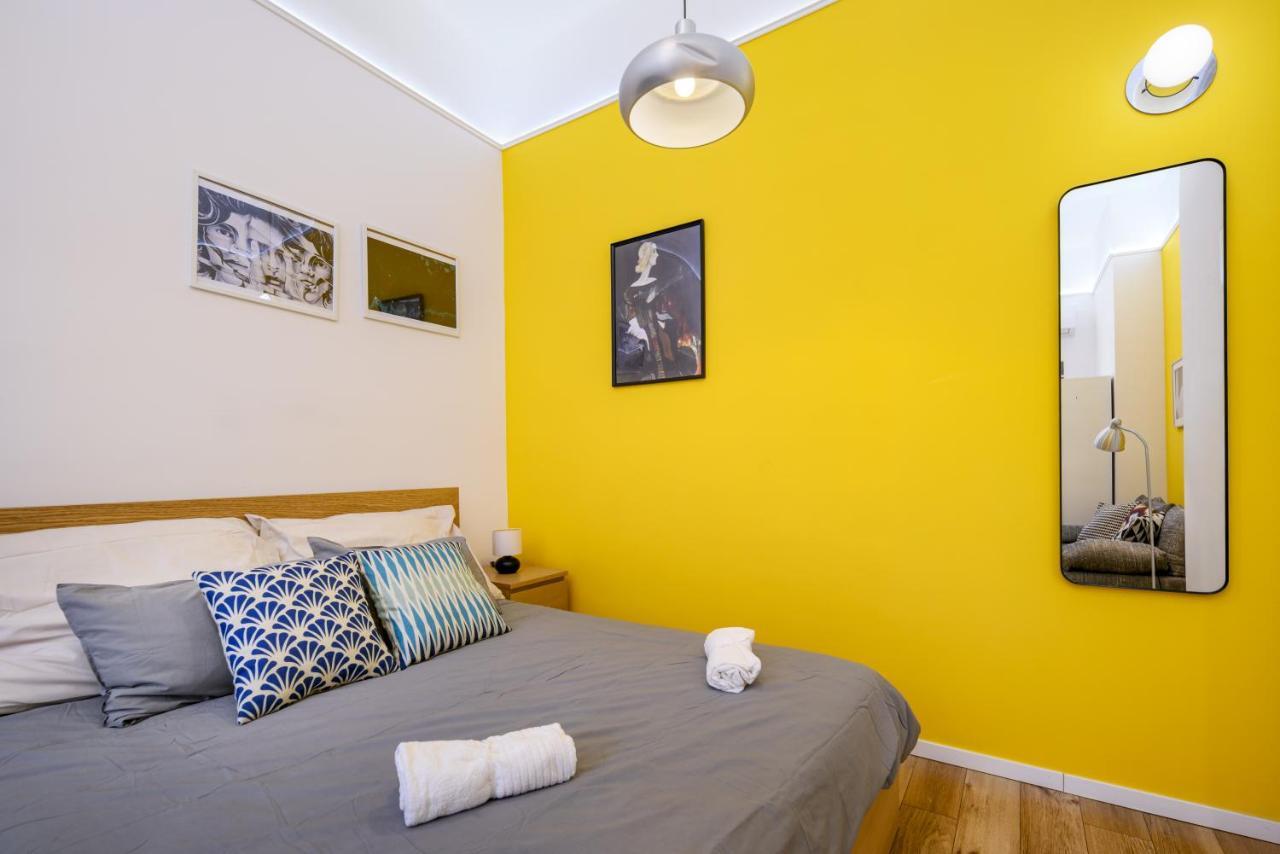 Stylish Yellow Suite In The Heart Of Budapest Esterno foto